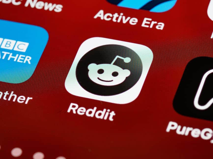 The reddit app is displayed on an iphone.